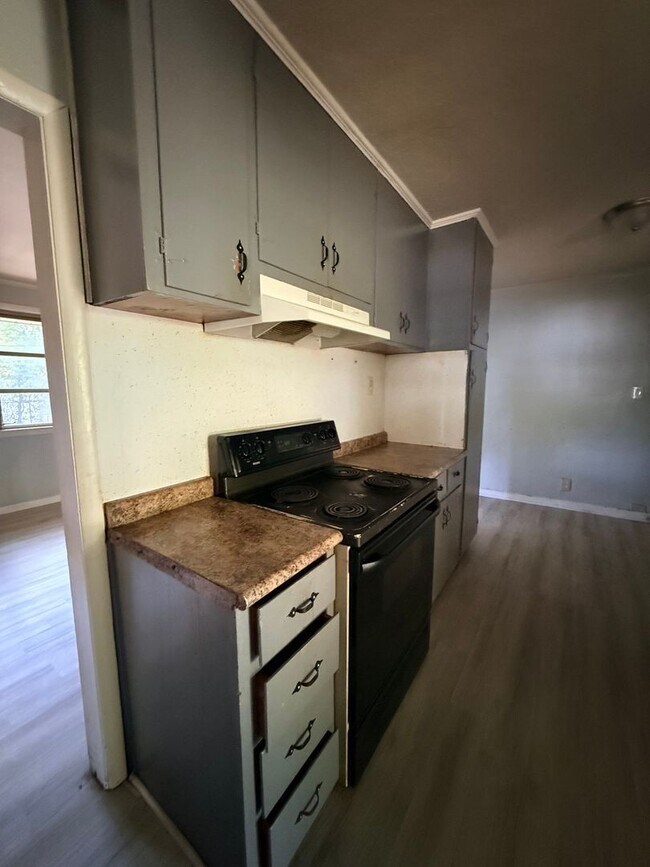 Building Photo - 1823 Speigle St