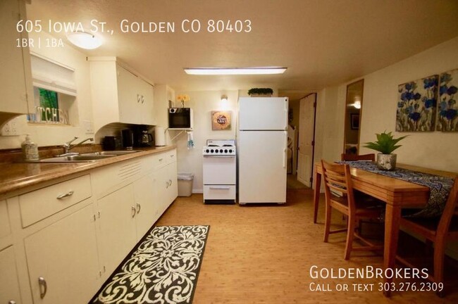 Building Photo - 605 Iowa St
