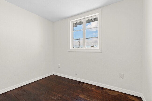 Building Photo - 402 S Franklin St