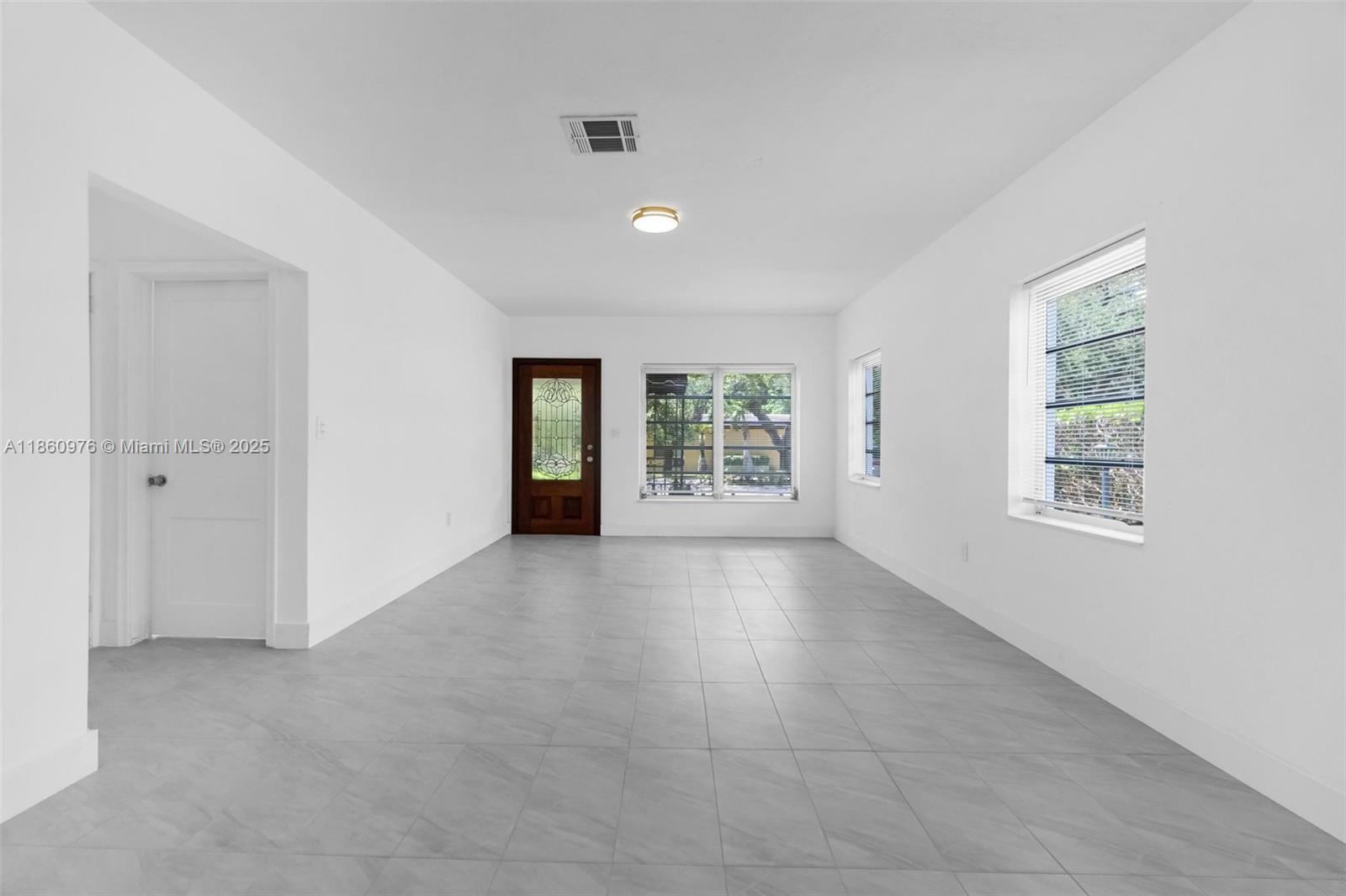Building Photo - 1107 El Rado St