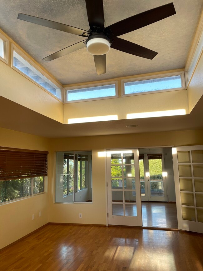 Living room with skylight - 1346 Dorcas St