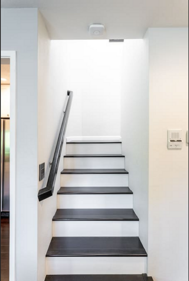 Building Photo - EPIC REA:End-Unit & Top 2 Floor (Penthouse...
