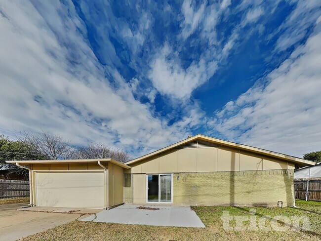 Building Photo - 1142 Shadyglen Cir