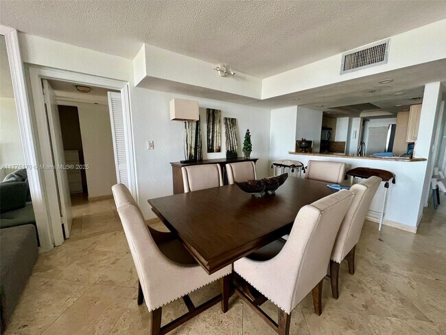 Building Photo - 1717 N Bayshore Dr