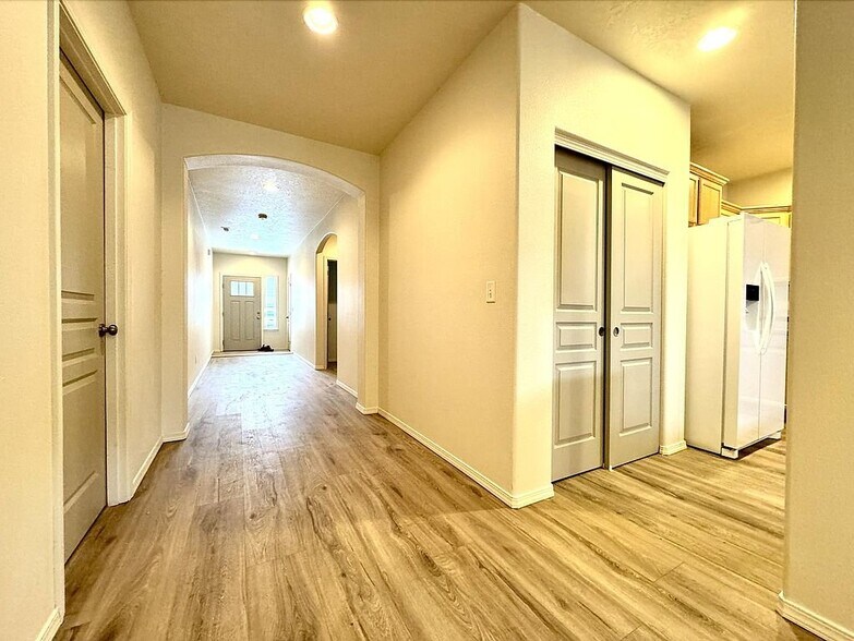 Building Photo - 21123 SE Azalia Ave