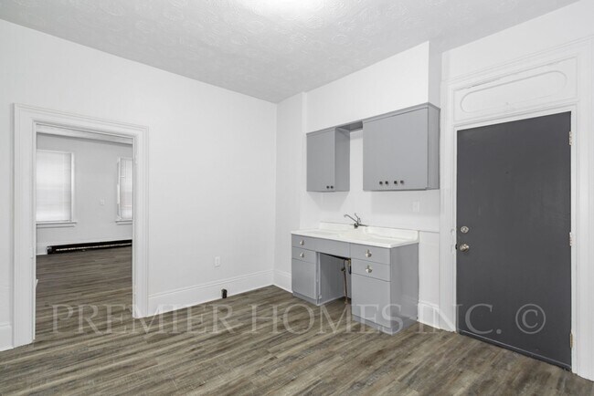 Building Photo - 3390 State St NE