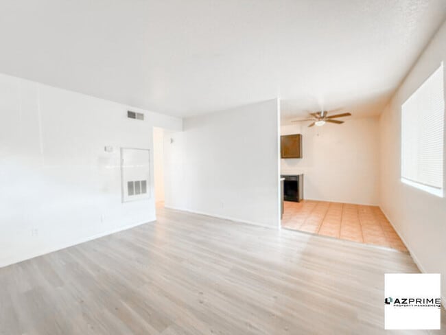 Building Photo - Introducing this Remarkable 2/1 Phoenix Co...