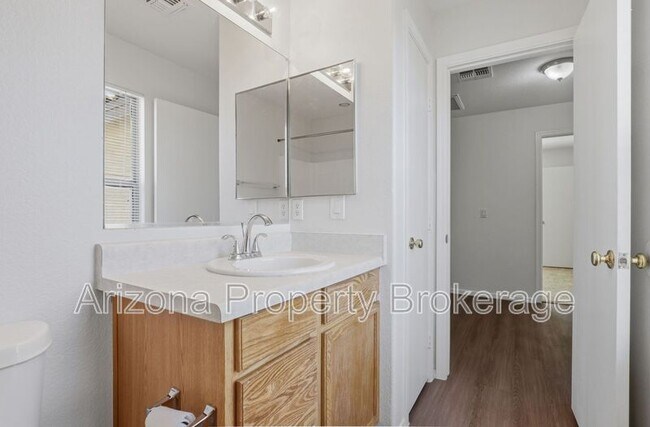 Building Photo - 3332 S Bowman Rd