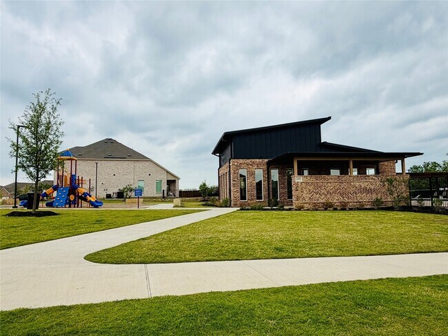 Building Photo - 3401 Riverlawn Dr