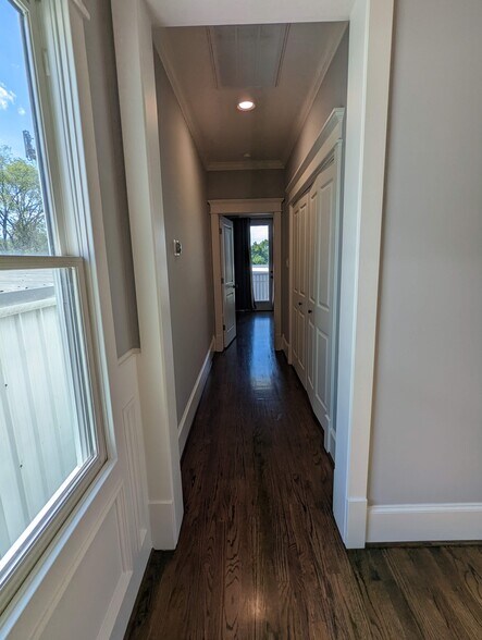 Building Photo - 722 E 29th St