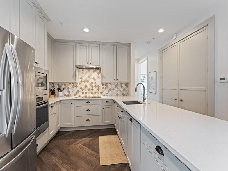 Fully stocked Kitchen - 750 N Tamiami Trl