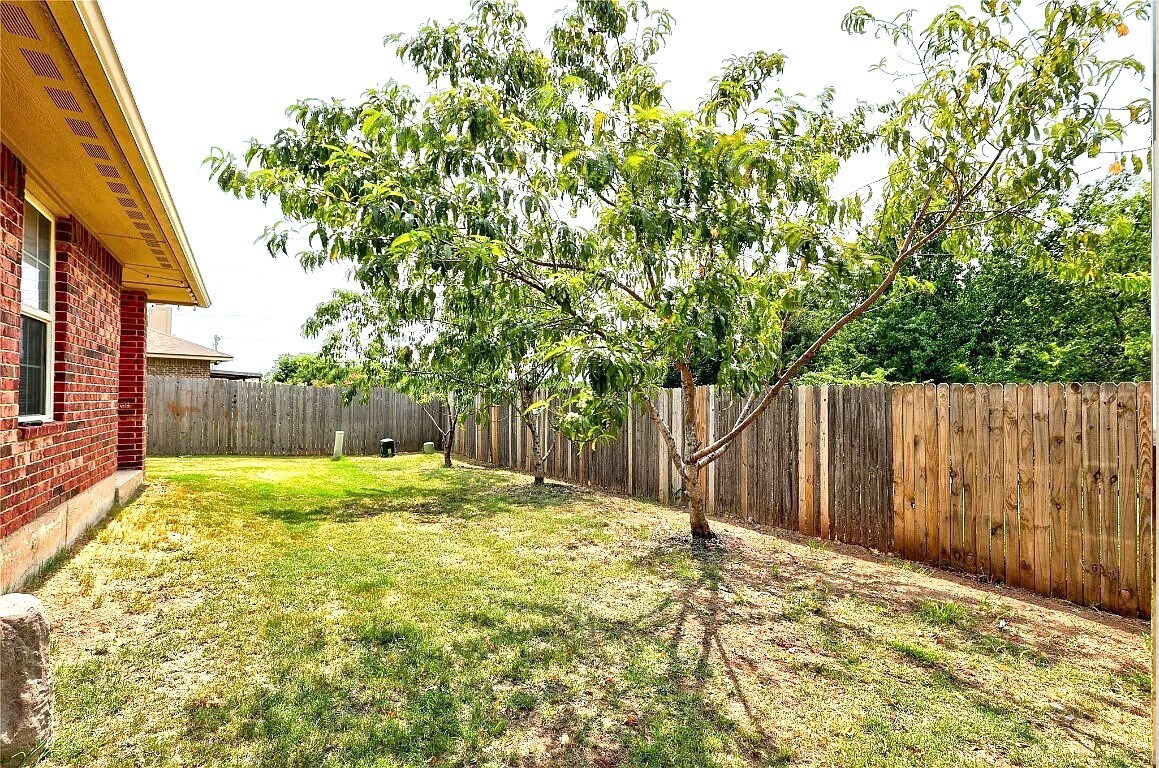 Building Photo - 2404 Deer Chase Dr