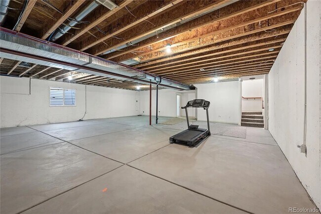 Building Photo - Amazing, Large & Beautiful Lakewood Home A...