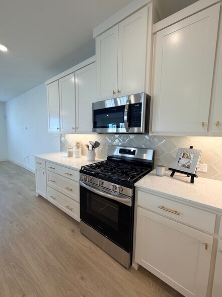 Kitchen 1 - 4729 Spinner St