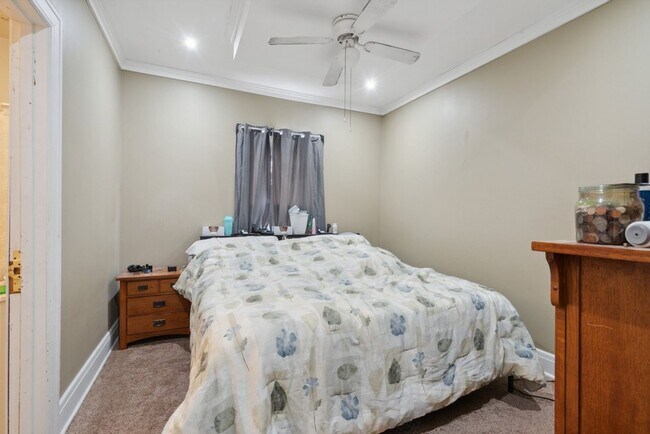 Building Photo - 503 Iowa St