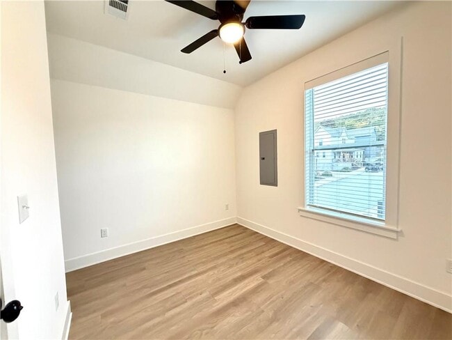 Building Photo - 890 S One Mile Rd