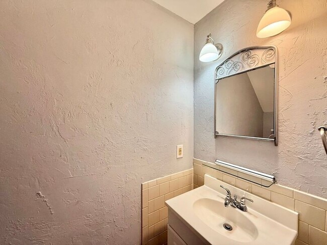 Building Photo - 2617 Valley Woods Ct