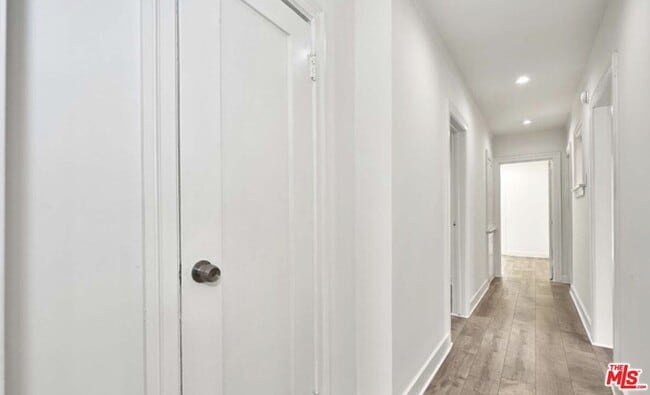 Building Photo - 734 S Gramercy Pl