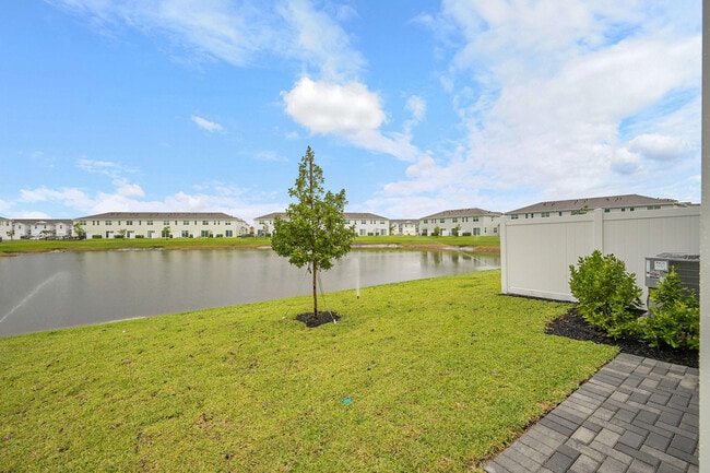 Building Photo - 520 Rivergrass St