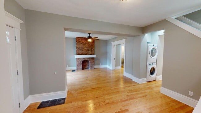 Building Photo - 1348 Summit St