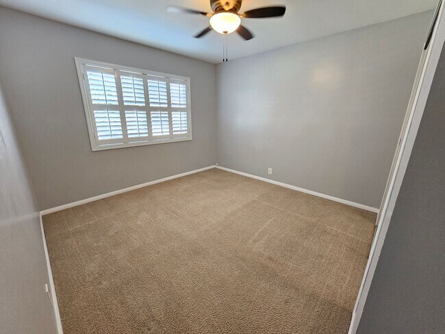 Building Photo - 4BD/2BA Available Near El Dorado Park!!