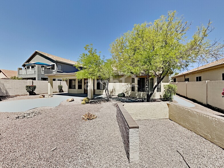 Building Photo - 12729 W Earll Dr