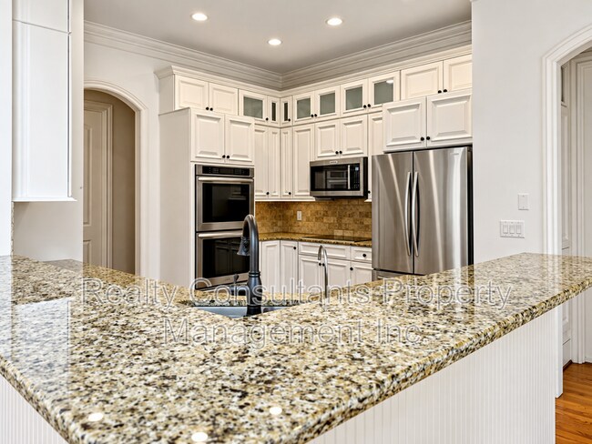 Building Photo - 7517 Henson Forest Dr