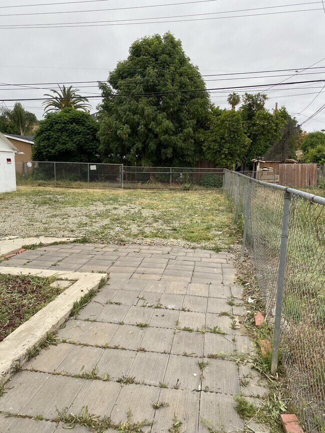 Building Photo - 16510 Lakeshore Dr