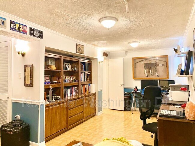 Building Photo - 6524 Farmingdale Ct