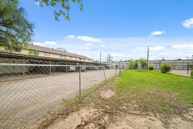 Building Photo - 13464 Castilian Dr