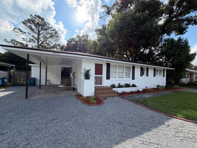 Building Photo - 2920 Mimosa Rd