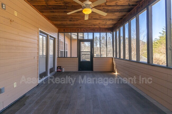 Building Photo - 306 White Cap Ln