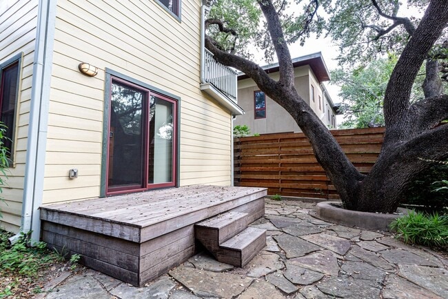 Building Photo - Charming 3 Bed / 2.5 Bath Two-Story Home!