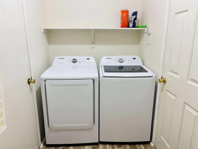 Building Photo - 16133 Windsong Ct