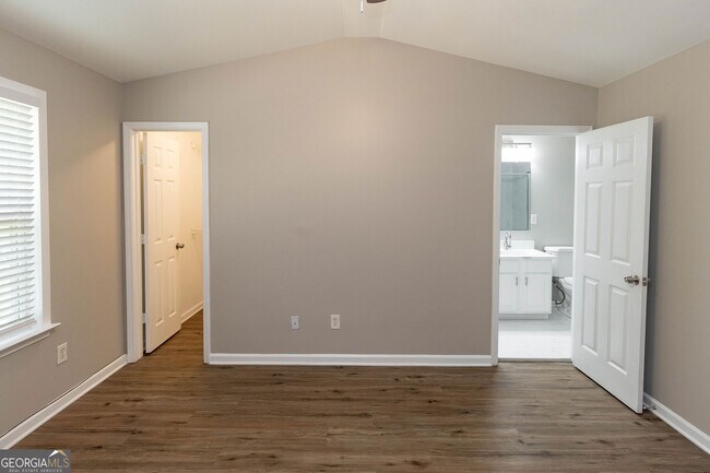 Building Photo - 745 Crestwell Cir