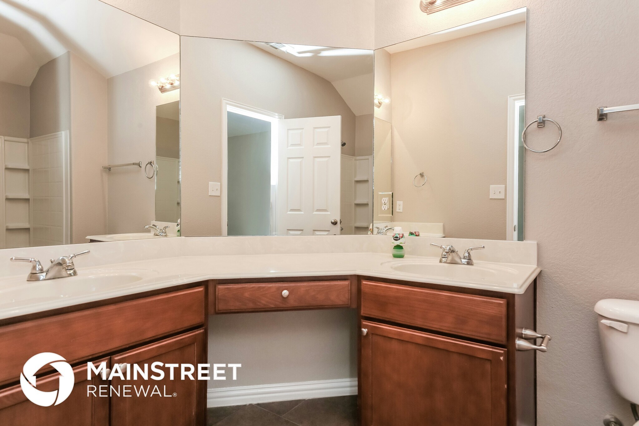 Building Photo - 3428 Heatherbend St