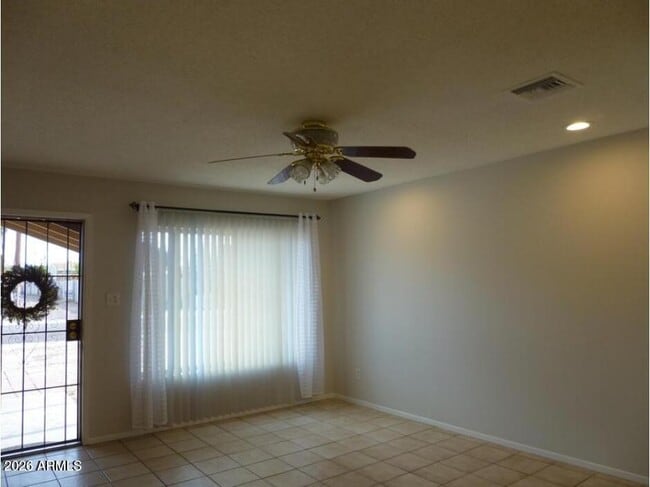 Building Photo - 946 E Loma Vista Dr
