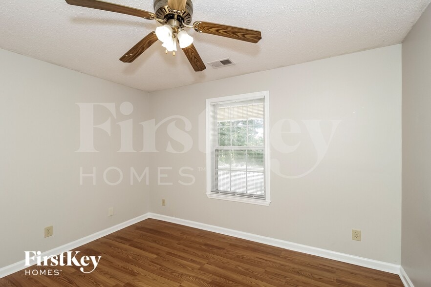 Building Photo - 420 Castlewood Rd