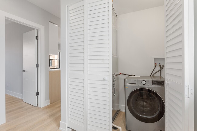 Building Photo - 1550 W Juneway Terrace