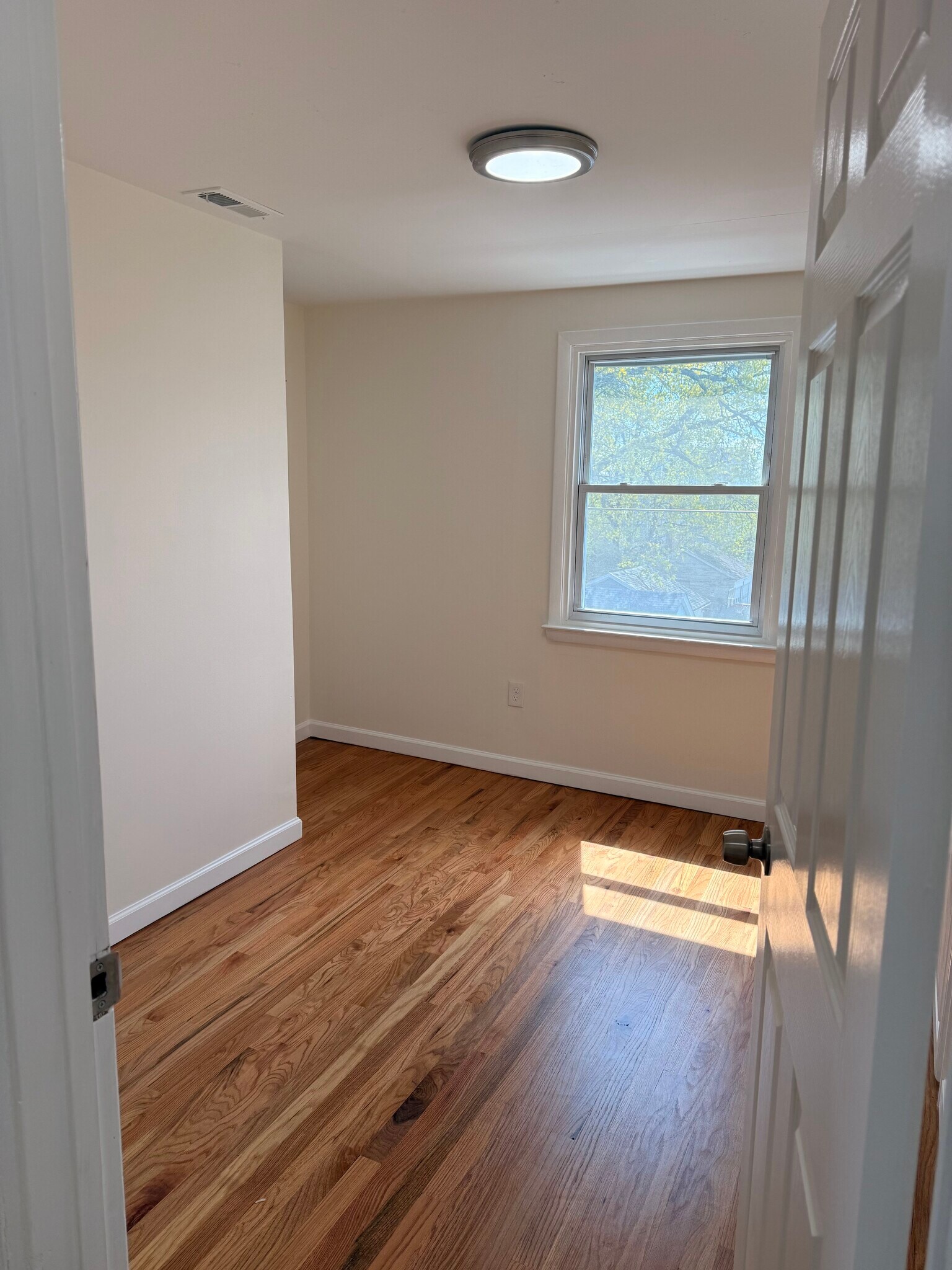 Building Photo - 173 Fairview Ave