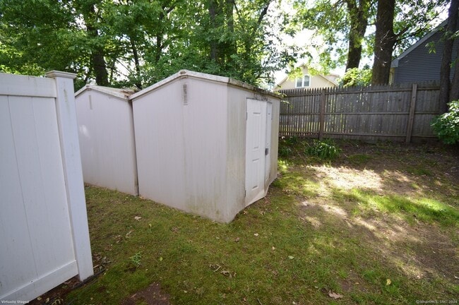 Building Photo - 246 Woodford Ave