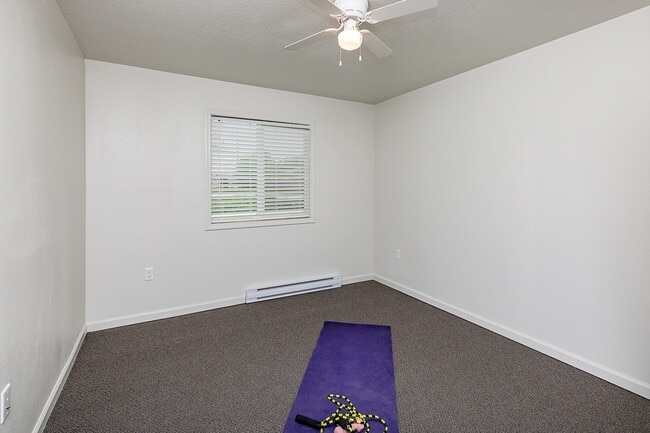 Building Photo - 3 Bedroom, Single-story Townhomes for rent...
