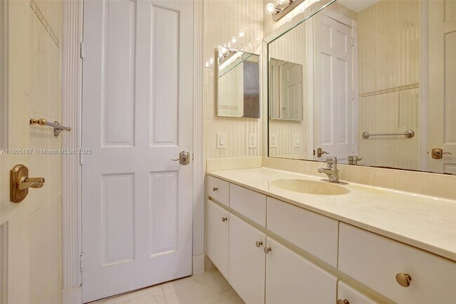 Building Photo - 2651 Oakmont Dr