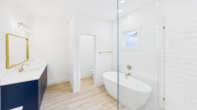 Building Photo - 9606 Valeca Dr