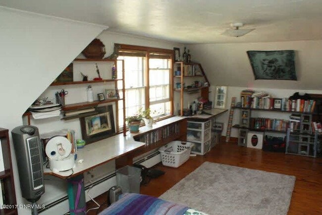 Building Photo - Charming Blacksburg Home with Spacious Bas...