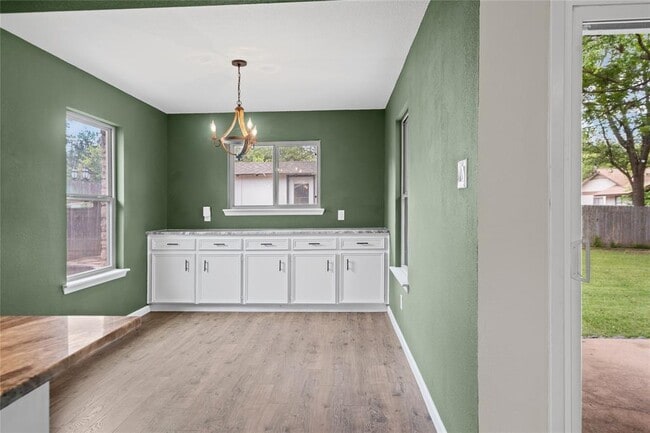 Building Photo - 810 Stillhouse Spring