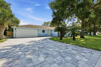 Building Photo - 349 Primrose Cir