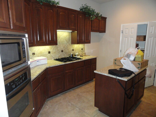 Building Photo - 10024 Lisi Anne Dr