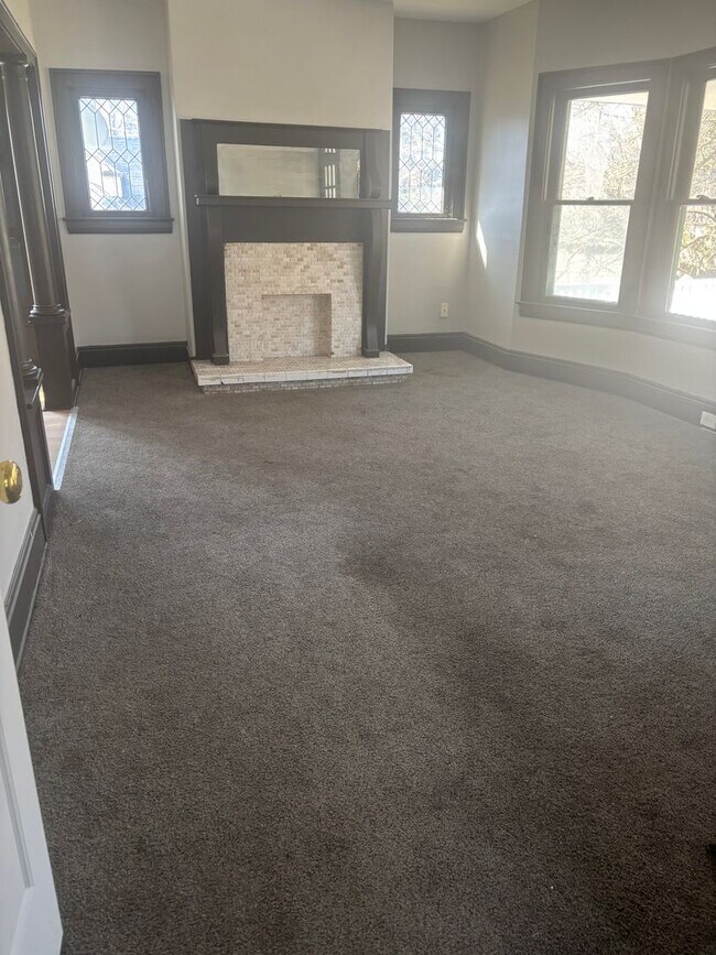 Primary Photo - 2bd UPSTAIRS Duplex Section 8