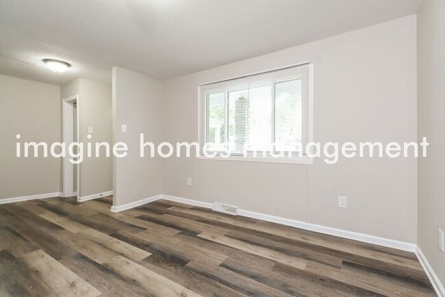 Building Photo - Lovely 3 Bedroom Home in Mt. Washington!